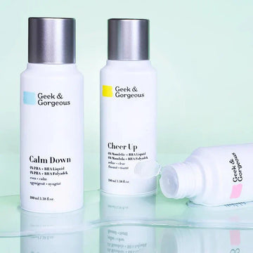 Proč je čas říct sbohem drsným zrníčkům a poznat chytrou chemii od Geek & Gorgeous? Peelingy už jsou out a tvoje pleť si zaslouží víc. Šetrnou exfoliaci od G&G ✨